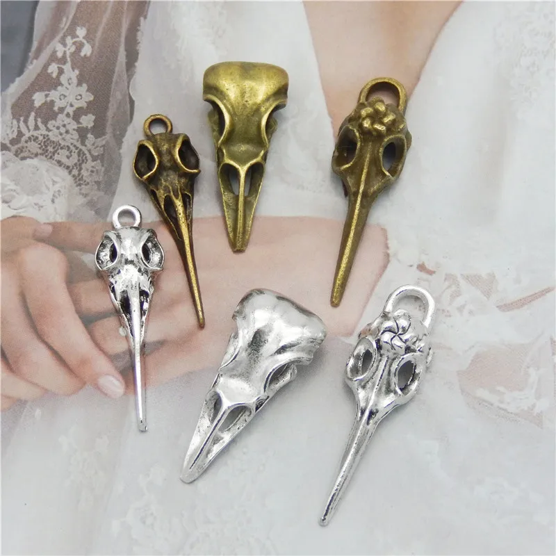 

Julie Wang 6PCS Raven Skull Charms Mixed Antique Colors Zinc Alloy Bird Beak Crow Head Punk Pendant Jewelry Making Accessory