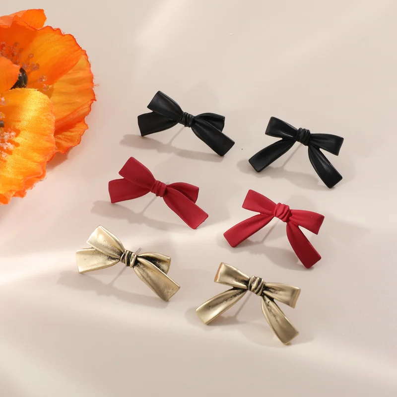 

Autumn and winter Japanese retro cute red black ancient gold bow earrings DIY handmade jewelry earrings accessories materials