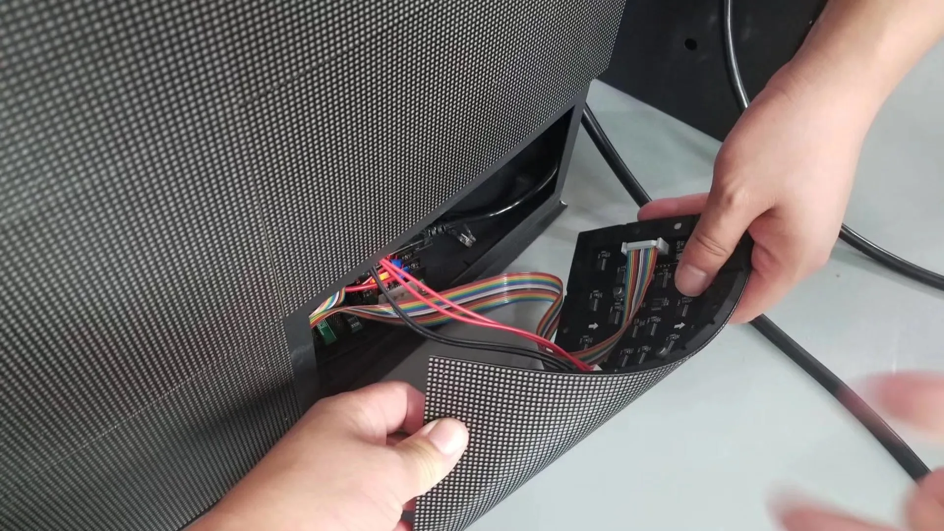 DIY custom shape led sign flexible soft RGB led module p2.5, round pillar square pillar led video wall