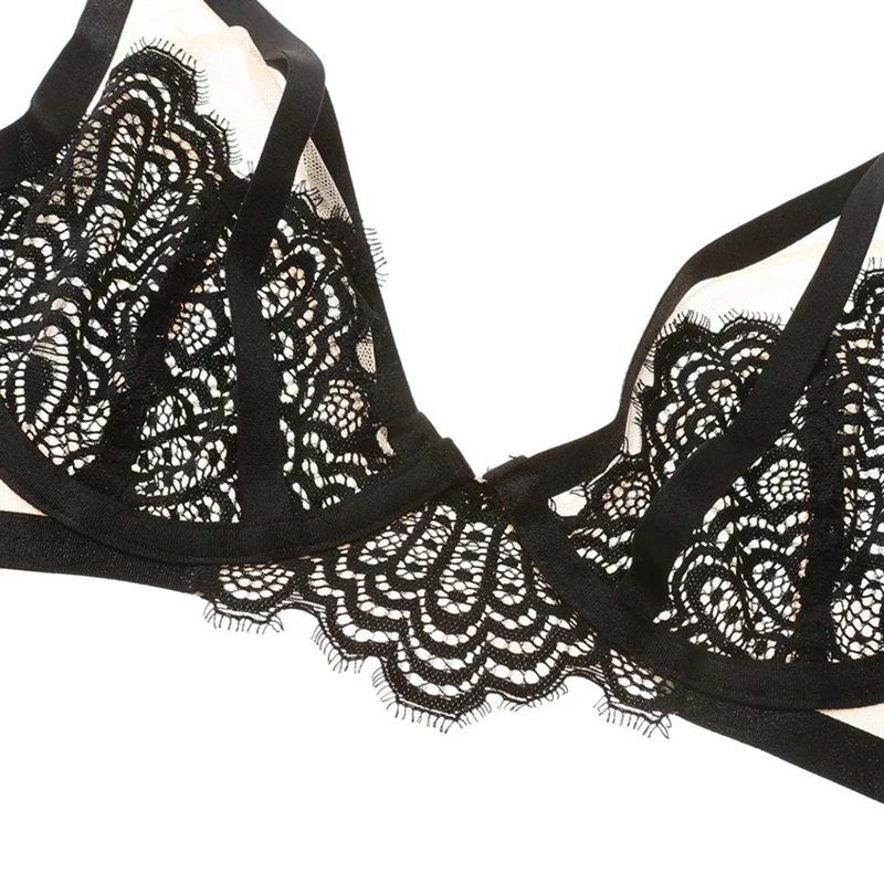 Ультратонкий прозрачный бюстгальтер и тонкие прозрячные трусики в комплекте