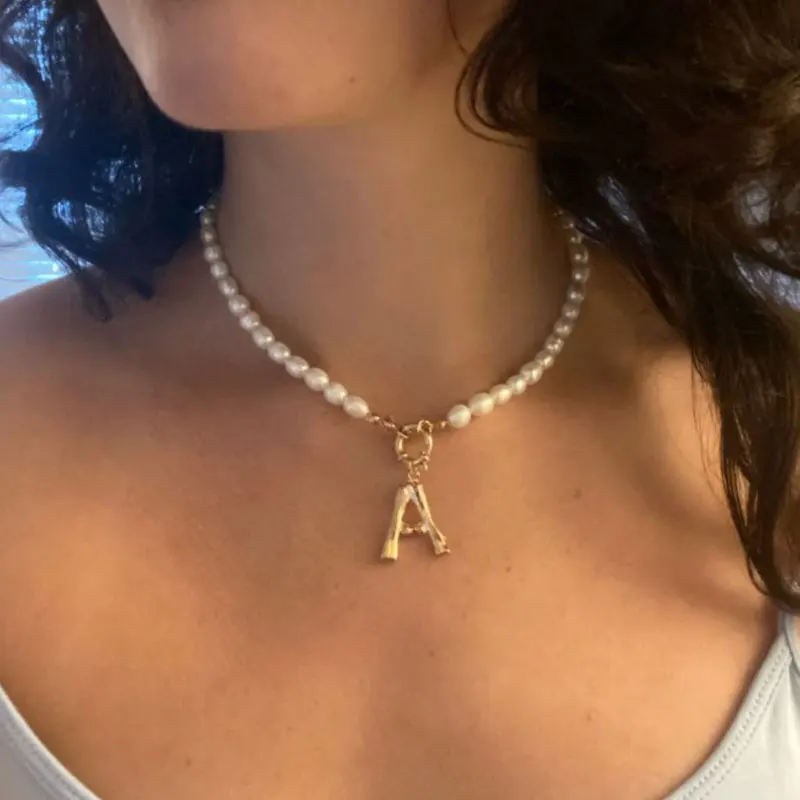 Collar de perlas Vintage para mujer, Gargantilla con A-Z del alfabeto, cadena de perlas iniciales, hebilla de acero inoxidable, colgante de oro, joyería