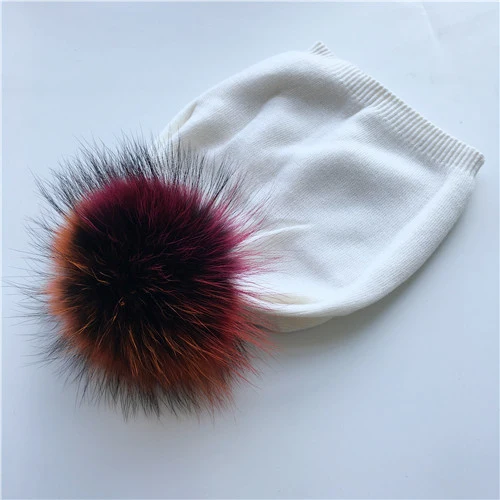 White colorful fur Вязаная шапка из натурального меха енота с помпонами, женские шапки бини, кашемировая зимняя шапка, Женская хлопковая шапка Skullies, шерстяная шапка - Цвет: White colorful fur