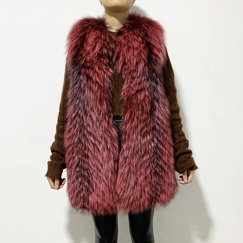 Женский меховой жилет в полоску винно-синем стиле |