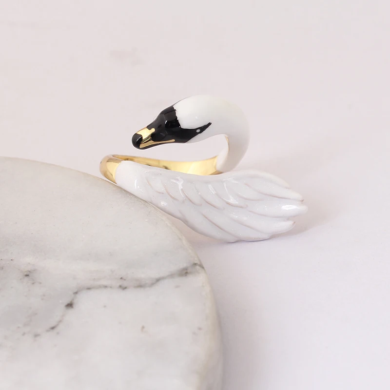 Женское кольцо с эмалью и лебедем в форме винограда|swan ring|designer ringring design |