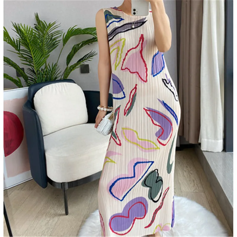 Купи Miyake Pleated Dress 2022 Ladies Summer New Style Sleeveless Fashion Printing Loose Large Size A-line Dress Women's Clothing за 2,056 рублей в магазине AliExpress