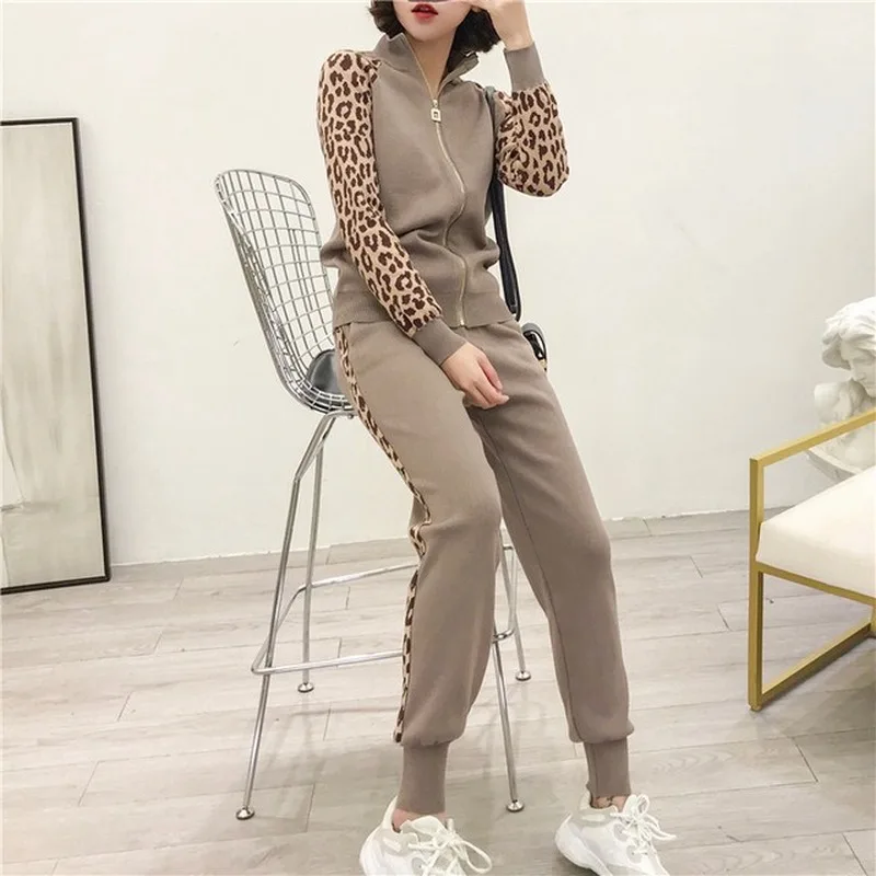 New Casual Knit Sports Suit Female Leopard Stitching Cardigan Shirt Small Fragrance Two-piece |