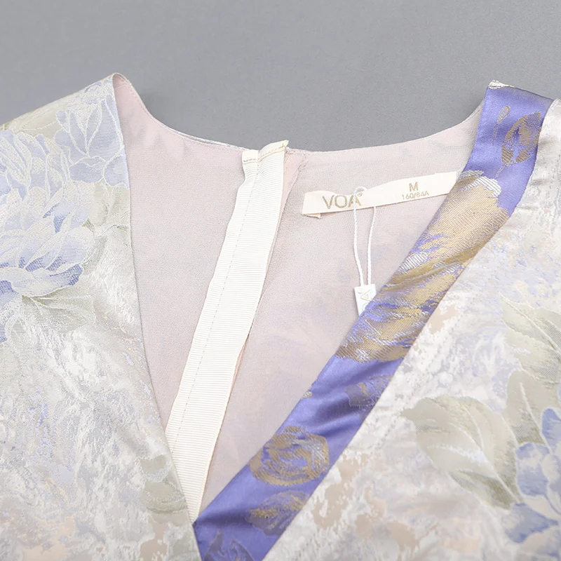 Пикантное шелковое платье VOA без рукавов с глубоким v-образным вырезом и высокой