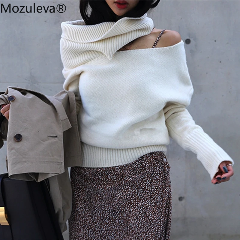 

Женский трикотажный свитер-водолазка с вырезами, на зиму