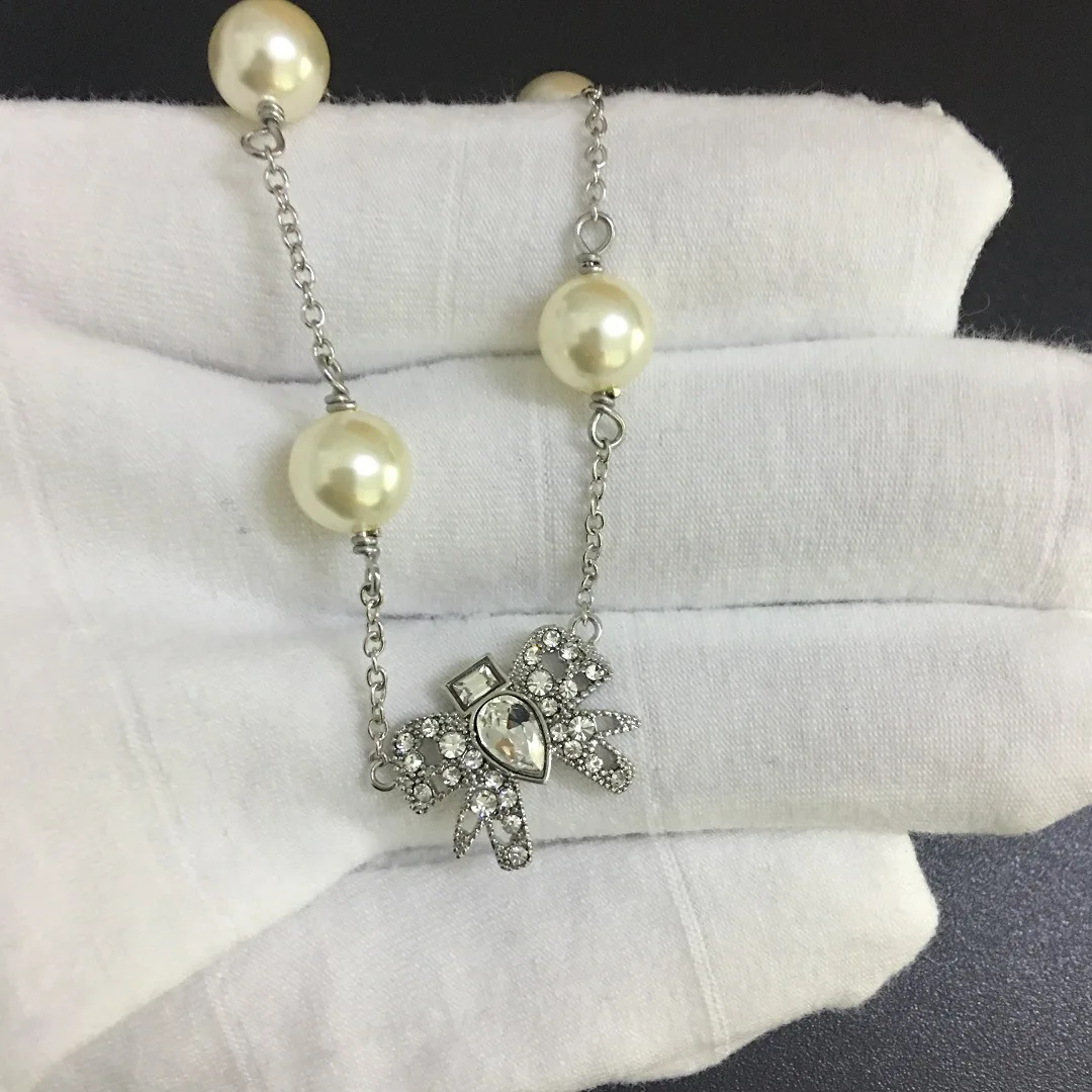 

European and American French new bow necklace is fashionable, temperament, elegant crystal pearls and versatile