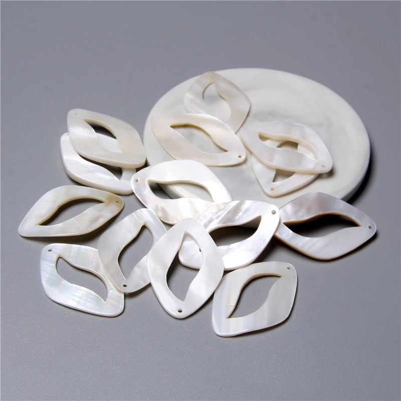 

Natural Mother of Pearl white Lips shape shell Earring Necklace Charm Pendant hollow out Jewelry finding Component Accessories