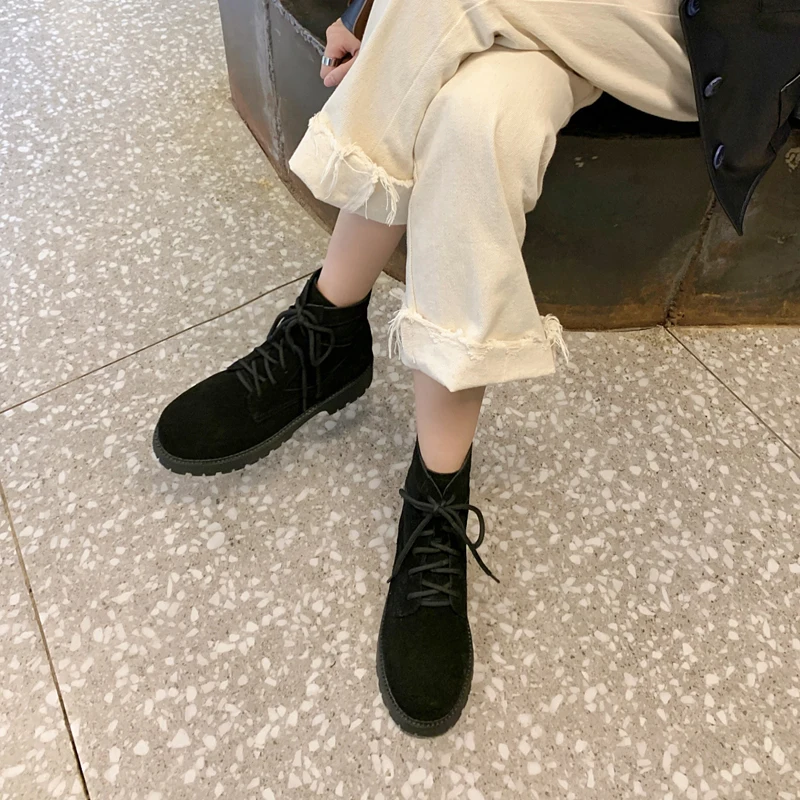 Jual Sepatu Bot Martin Hak Rendah Suede Asli Sepatu Bot Pergelangan Kaki Tali Silang Wanita Ujung Bundar Musim Gugur Wanita Elegan Sepatu Berenda Aprikot Hitam
