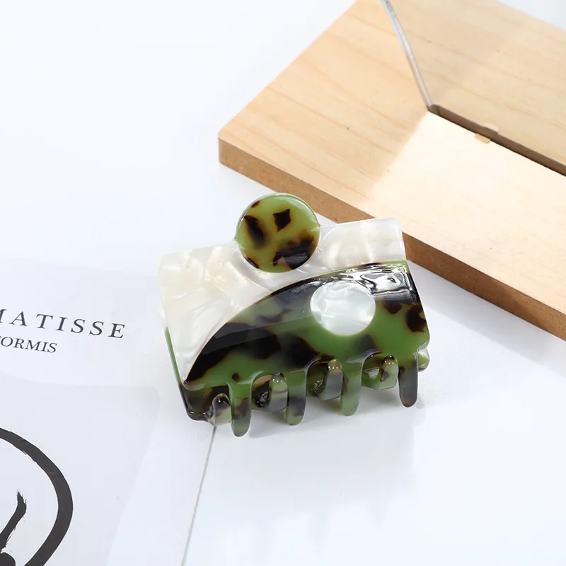 Женский акриловый зажим для волос Инь-Ян размер 5 см фиолетового черного белого