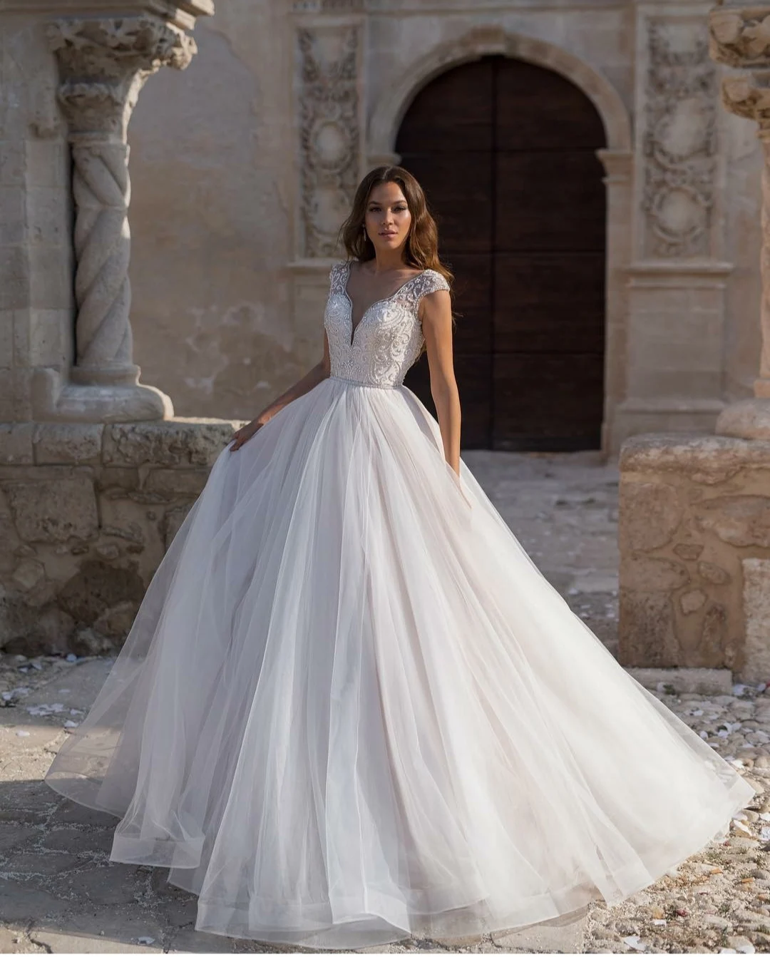 

Vintage Long Shear Neck Lace Wedding Dresses A-Line Tulle Illusion Back Ivory Brautkleider Robes de Soirée for Women