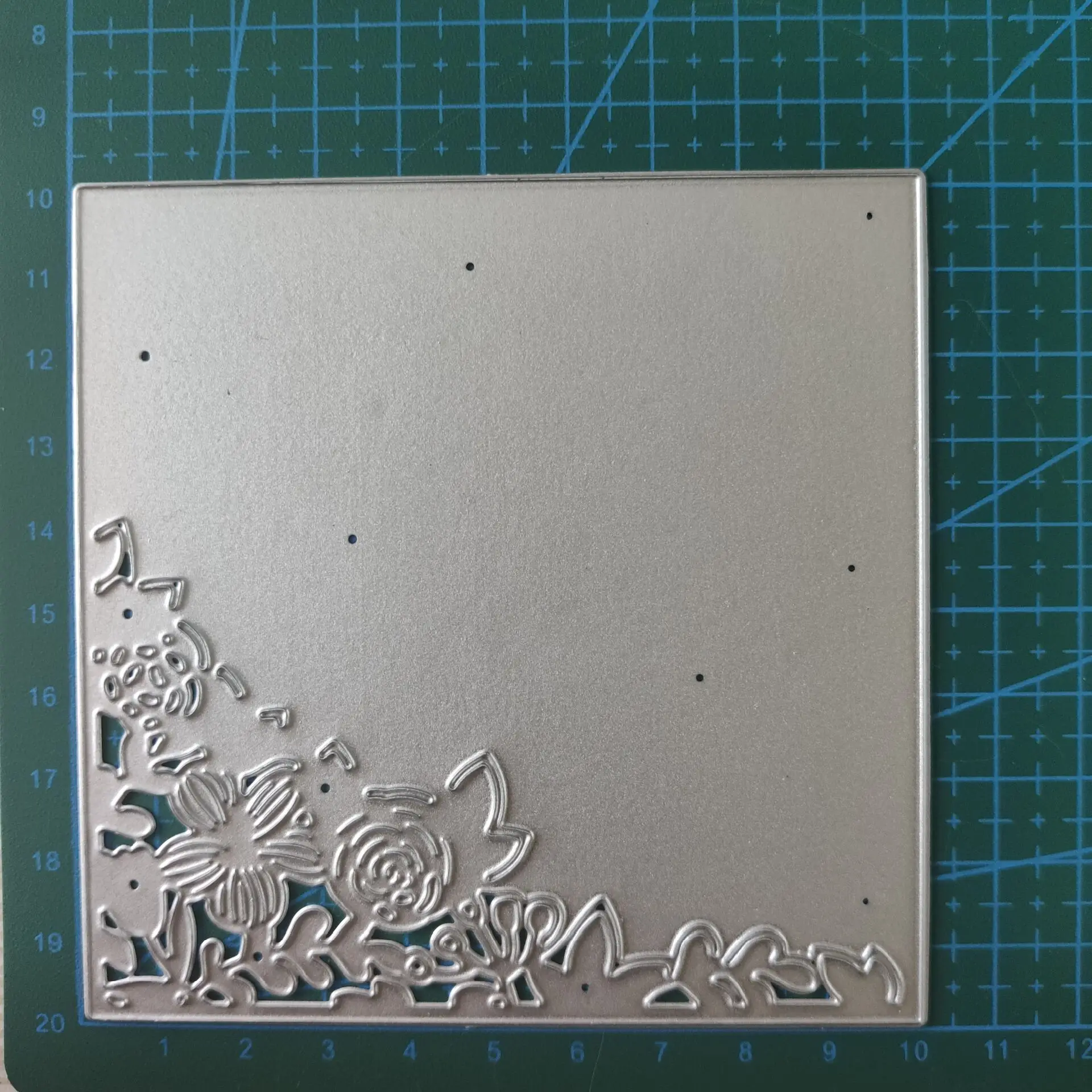 

Cutting Dies Hollow Flower Greeting Card New Metal for DIY Scrapbooking Photo Album Embossing Paper Card 103*105mm