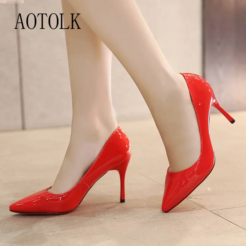 Женская брендовая обувь на каблуке разноцветная высоком с острым носком Женские