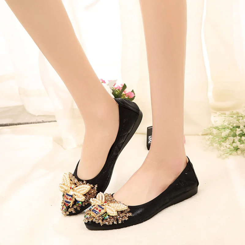 

Luxury Crystal Women Flats Shoes Fashion Casual Ballet Flats 2019 New Soft Bottom Shoes Woman Pointed Shallow Slip-on Size 34-45