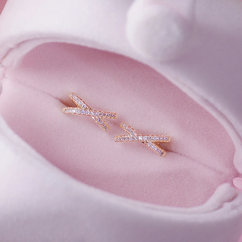 

Hot Design 14K Plated Gold No Pierced Ear Clips Earrings for Women Micro Inlaid AAA Zircon Fashion Cross Earring Brincos Gift