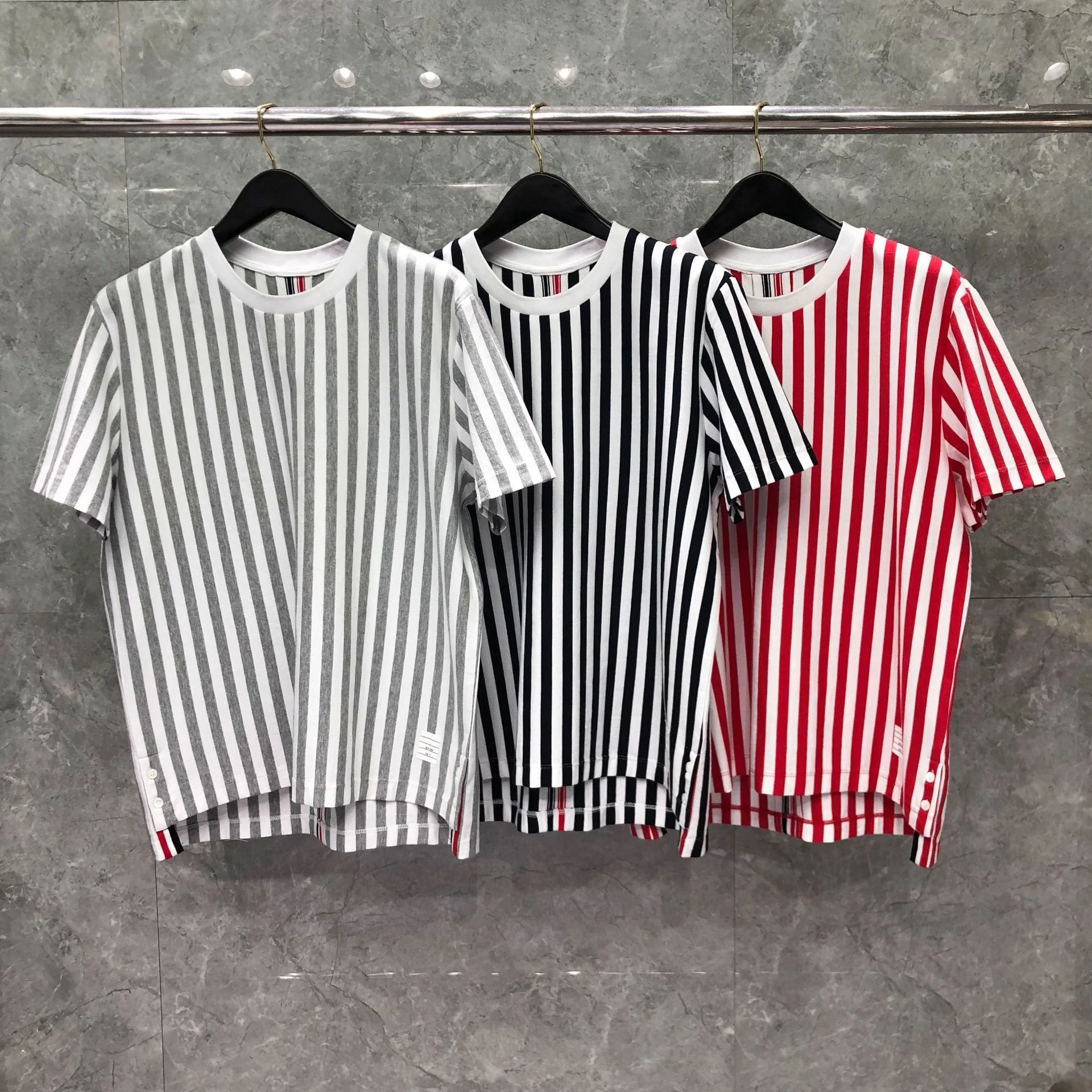 

Модная 2021 брендовая футболка с круглым вырезом, футболка в Вертикальную Полоску с коротким рукавом, свободная Мужская и женская хлопковая л...