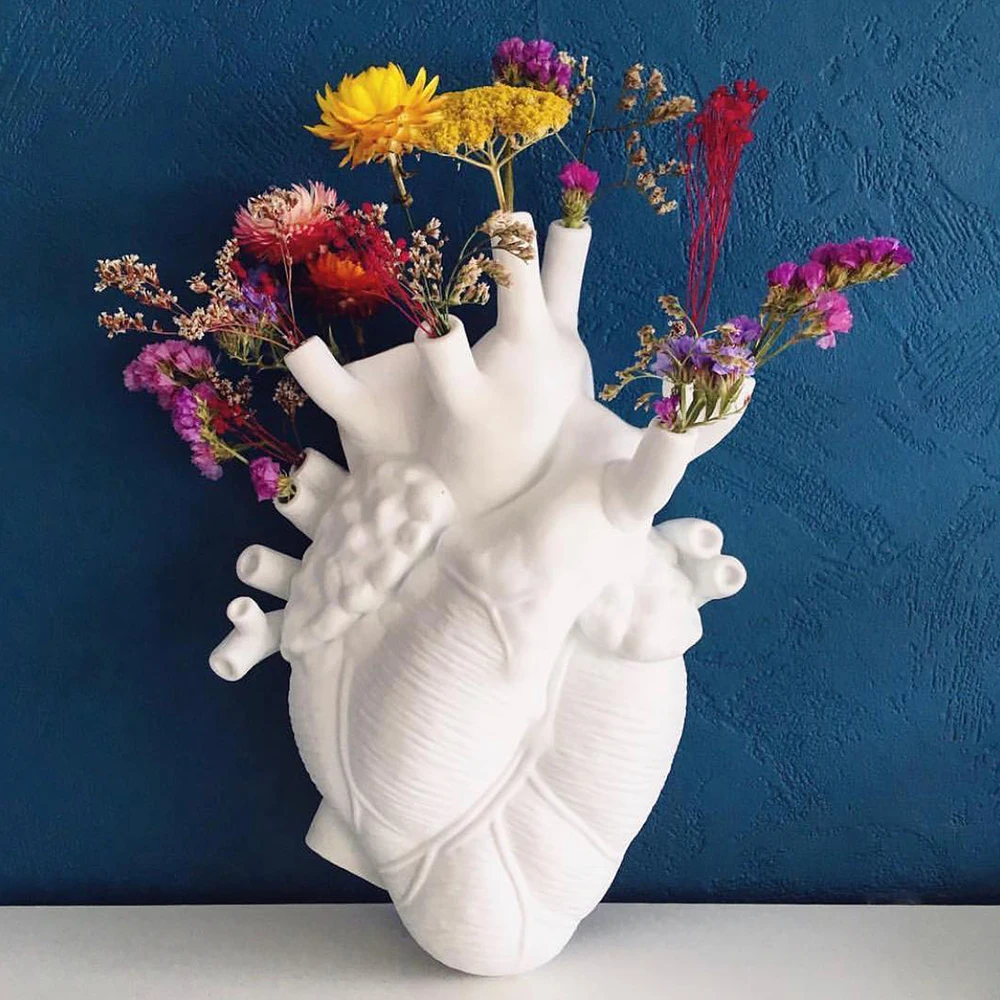 

Heart Shape Flower Vase Dried Flowers Containrs Flower Pot Art Vases Resin Body Sculpture Desktop Plant Pot Home Decor Ornament