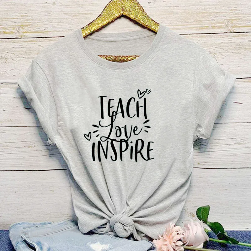 Женская футболка с надписью Teach Love Inspire для учителя положительным лозунгом
