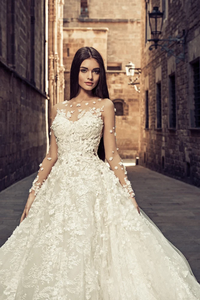 

New Fashion Long Wedding Dress 2020 O-Neck Long Sleevesd A-Line Chapel Train Appliques Tulle Bride Gowns Robe de mariee