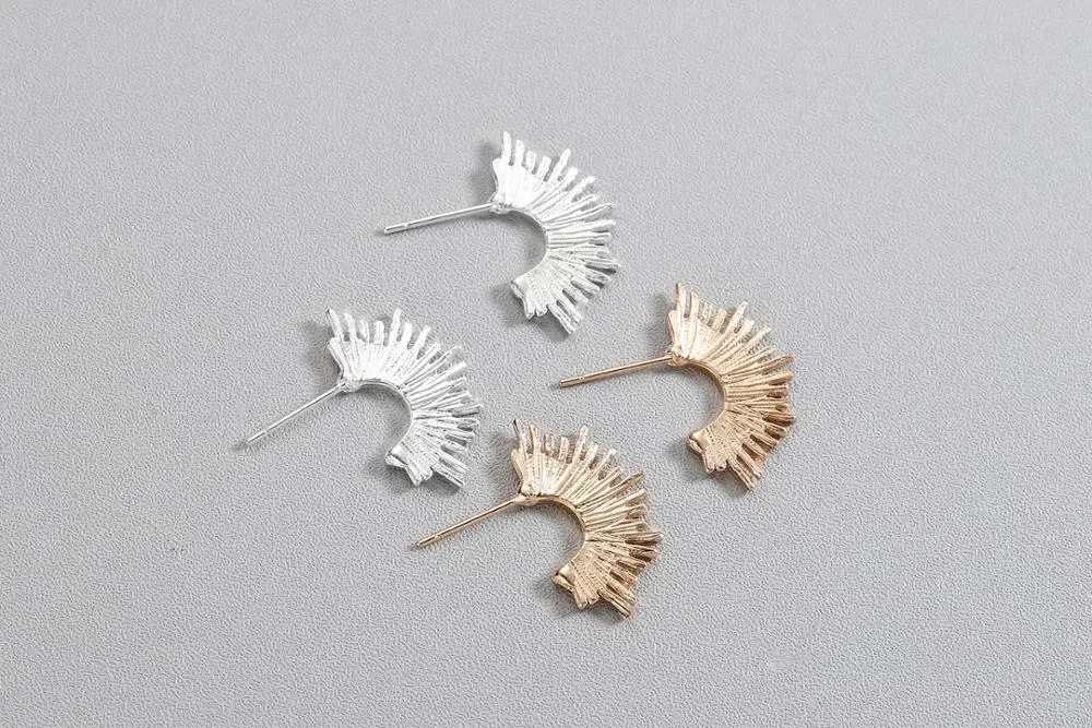 Золотые полукруглые серьги Chandler в форме пиков превосходные ретро стиле бохо