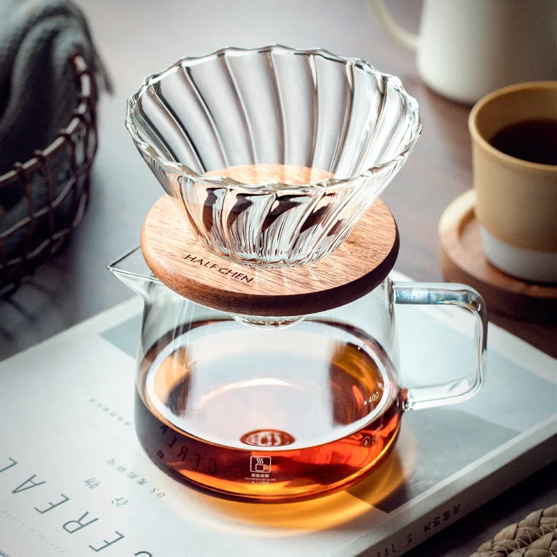 

Kitchen,Dining & Bar