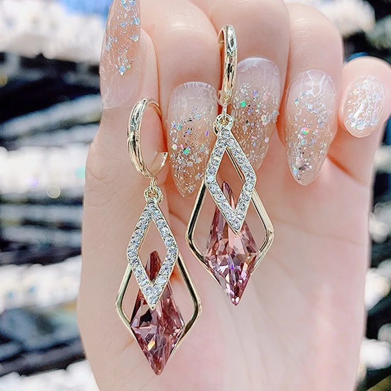 

2021 new high sense of crystal earrings female geometric autumn and winter temperament light luxury 925 silver needle net red ve