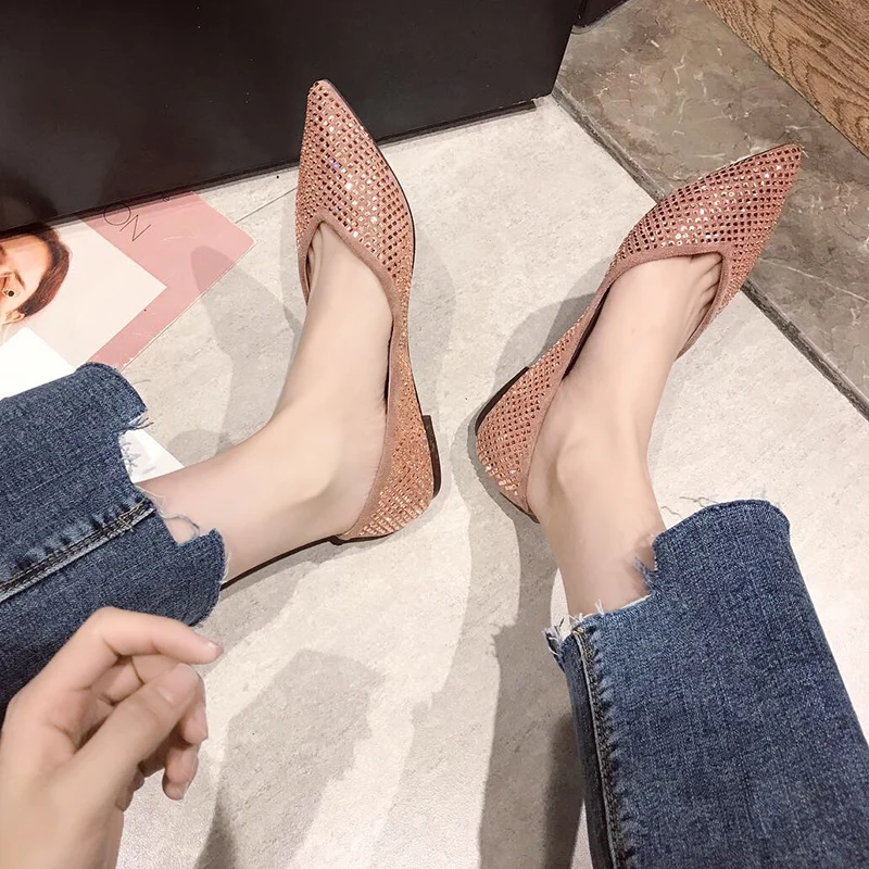 Женские лоферы с заостренным носком на плоской подошве v-образным вырезом без