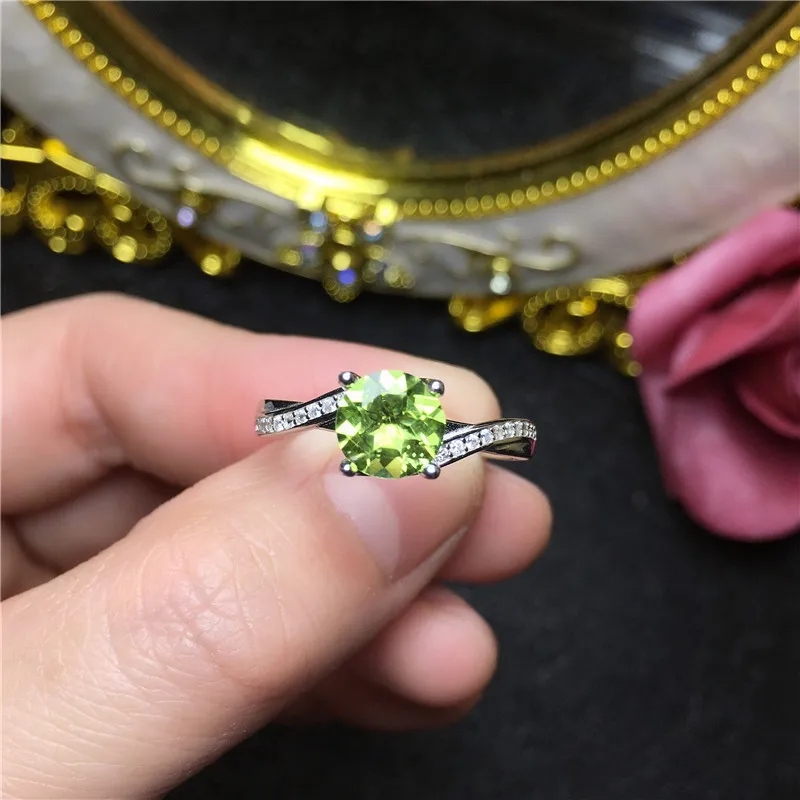 Кольцо из серебра 925 пробы с натуральными потертостями 1 карат 7 мм