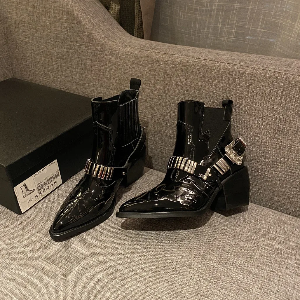 

Женские ботинки с металлическим украшением и острым носком, женские черные ботильоны из натуральной кожи без шнуровки, женские дизайнерски...