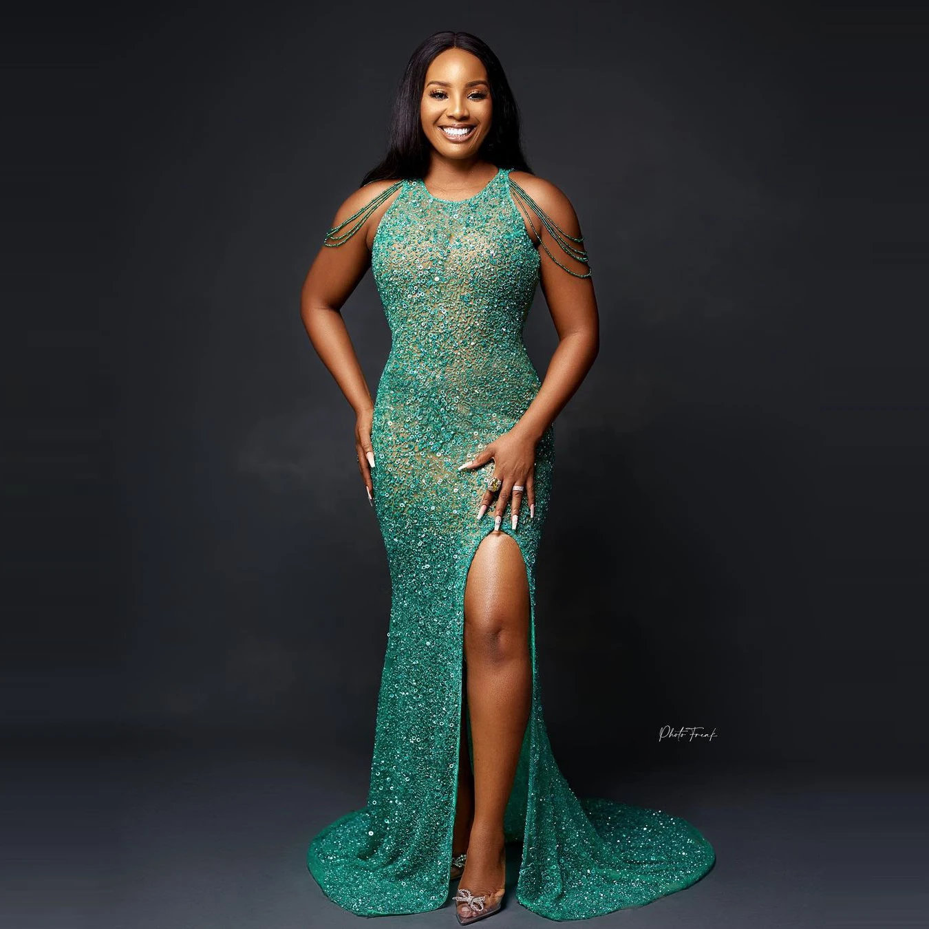 

Luxury Crystal Mermaid Evening Gowns Cap Sleevels Front Slit Sheer Beaded Custom Made Plus Size Prom Dresses 2021