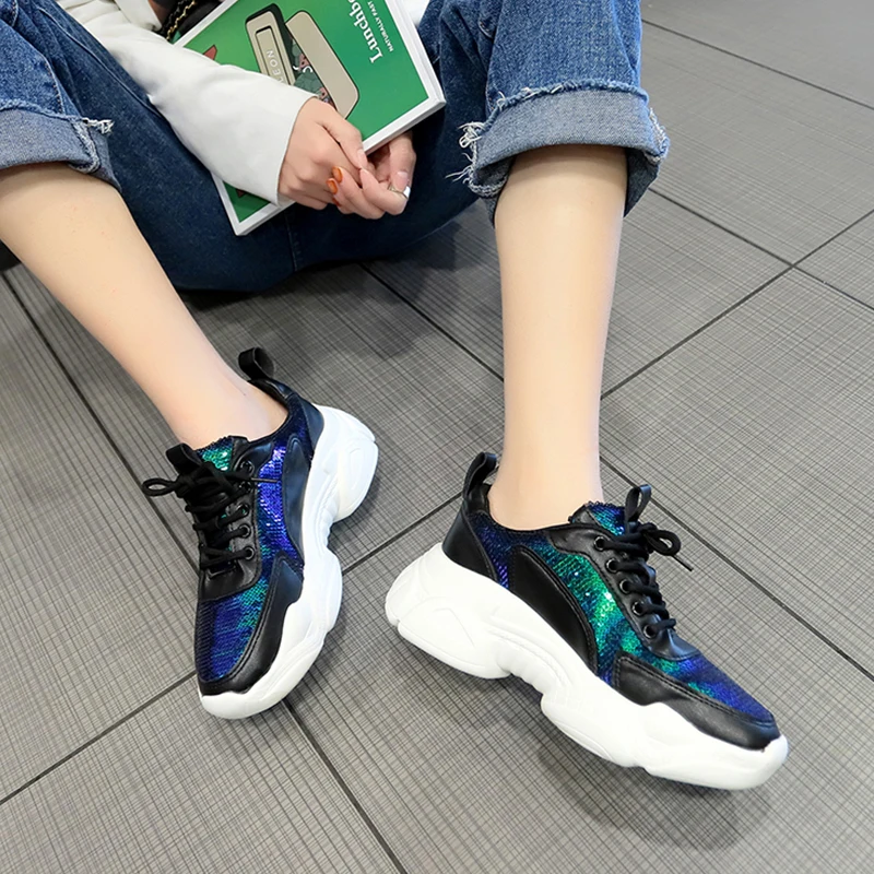 Женские кроссовки на платформе модные спортивные с блестками и кристаллами