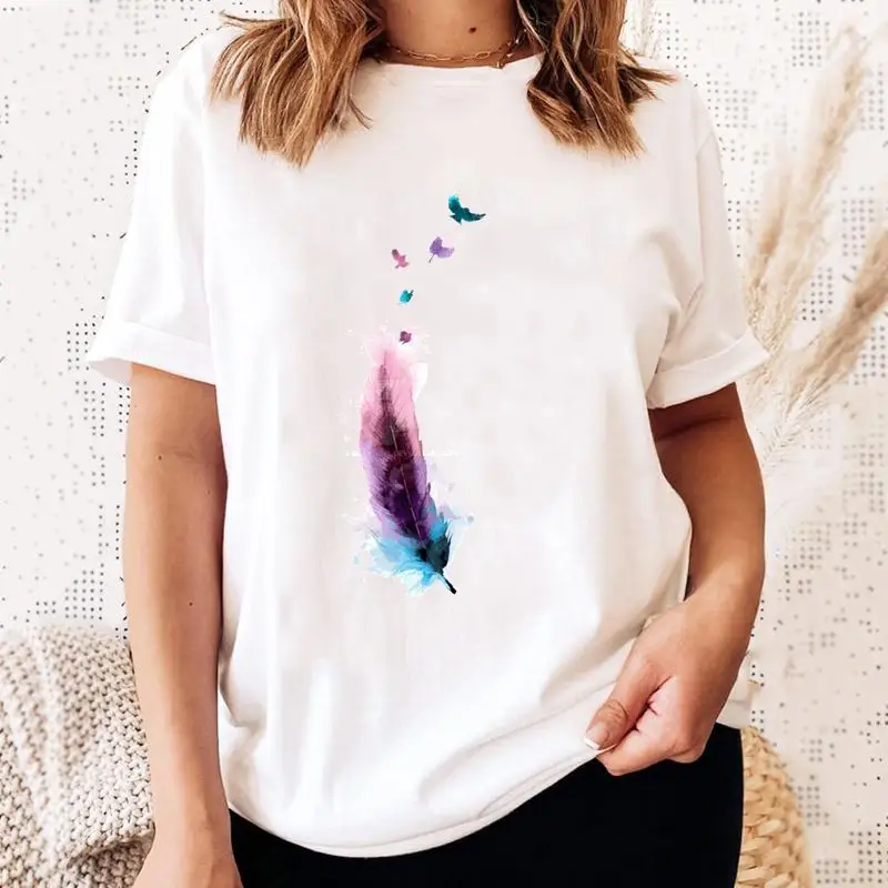 

Футболка женская с коротким рукавом, повседневная Милая Модная рубашка с рисунком перьев и акварели, топ с графическим принтом
