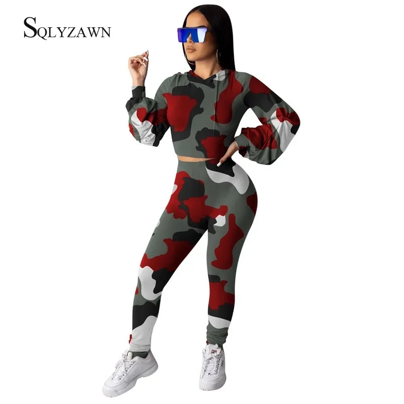 Женская толстовка с камуфляжным принтом укороченная Толстовка + штаны джоггеры