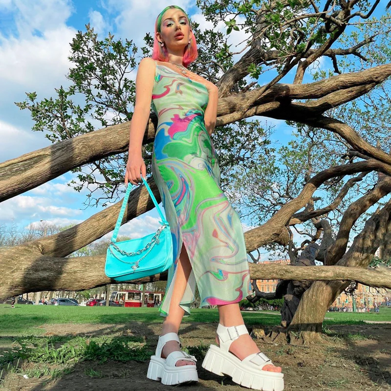 

Платье женское летнее Облегающее с воротником-хомутом и принтом