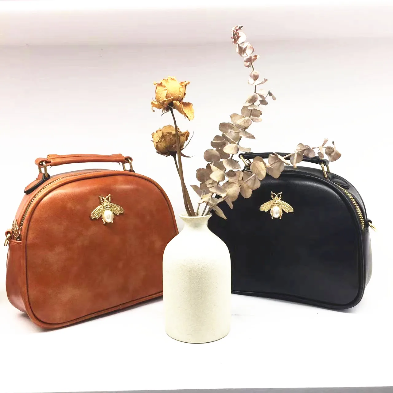 

Luxury Designer Bee Tote Bags for Women Retro Crossbody Bag circular Shoulder Purses And Handbag Women's Bag Leather Bolsos