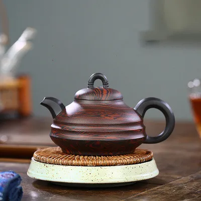 

Исинский чайник из фиолетового песка, деревянная зерна, чистая ручная работа, сырая руда, старая фиолетовая глина, пошаговый чайник, кунг-фу