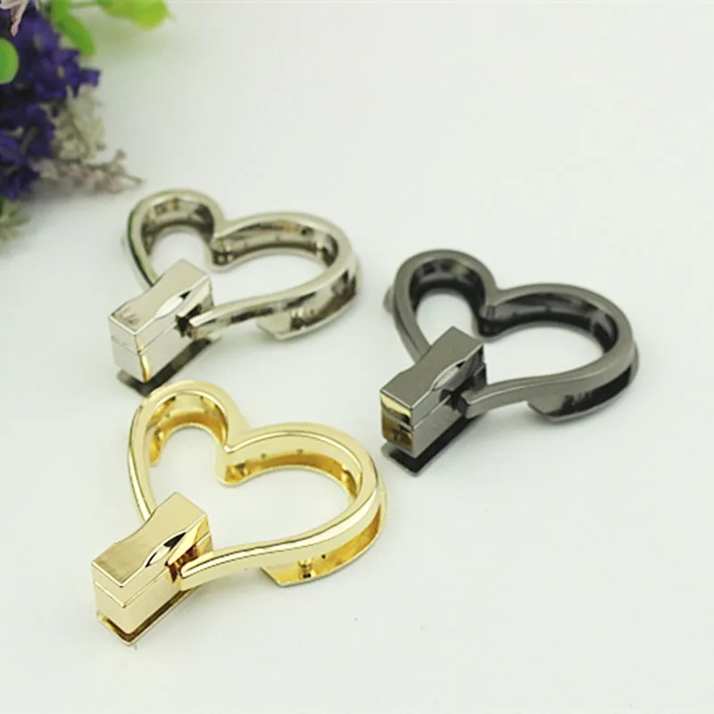 

2Pcs Love Heart Metal Bag Lock Clasp Swivel Twist Turn Locks Buckles DIY Handbag Purse Clasps Closure Bags Replace Accessories