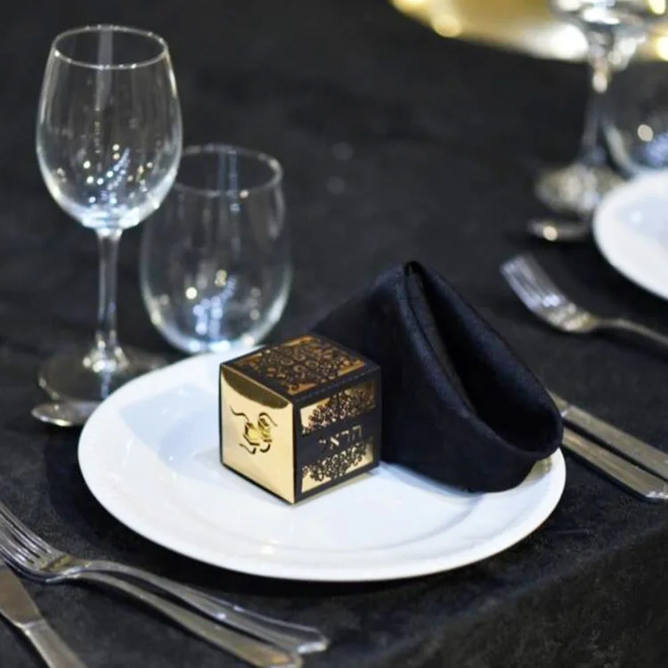Вечерние коробки для сладостей золотые черные комбинированные с лазерной