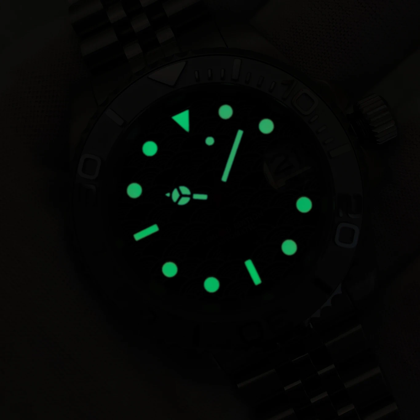 

Watch Mens Machinical Automatic NH35 Japanese Luminous Hands Sapphire Glass Stainless Steel Case Custom Modify Pearl Dark Style