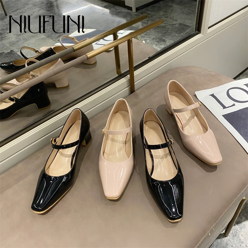 

NIUFUNI Patent Leather Thick Mid Heels Buckle Women's Shoes 2021 Dress Shallow Hollow Pumps Simple Commuter Work Shoes Summer