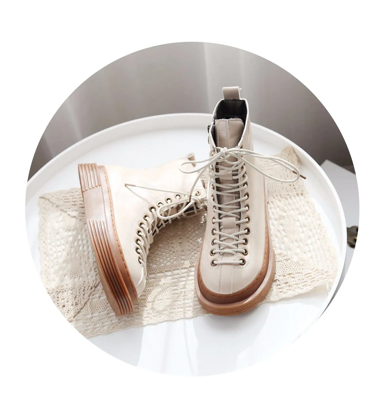 

Ботинки-мартинсы Mori в литературном ретро стиле на шнуровке, с круглым носком, на толстой подошве, с большой головой, кожаные ботинки с бархат...