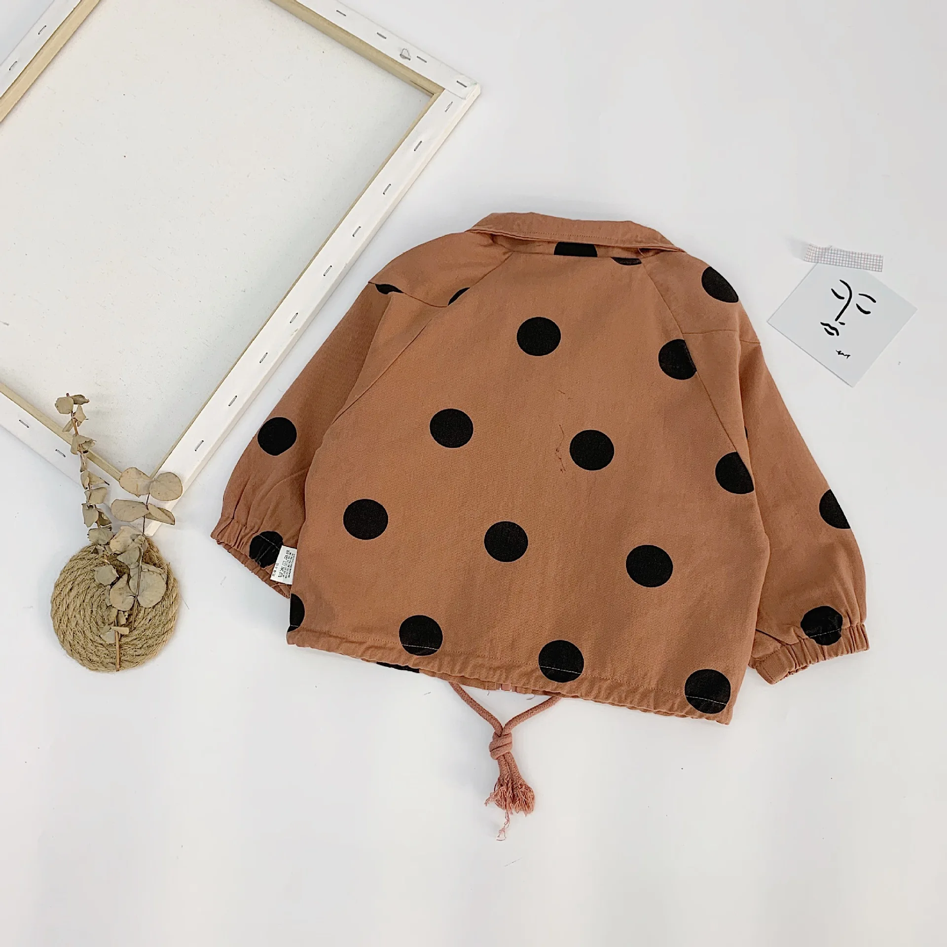 Корейский стиль, детский Свободный плащ в горошек осенние куртки на кулиске с воротником-стойкой для мальчиков и девочек, От 1 до 5 лет