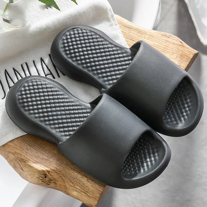 

2021 new men and women stepping on shit feeling soft couple bathroom cool thick-soled slippers