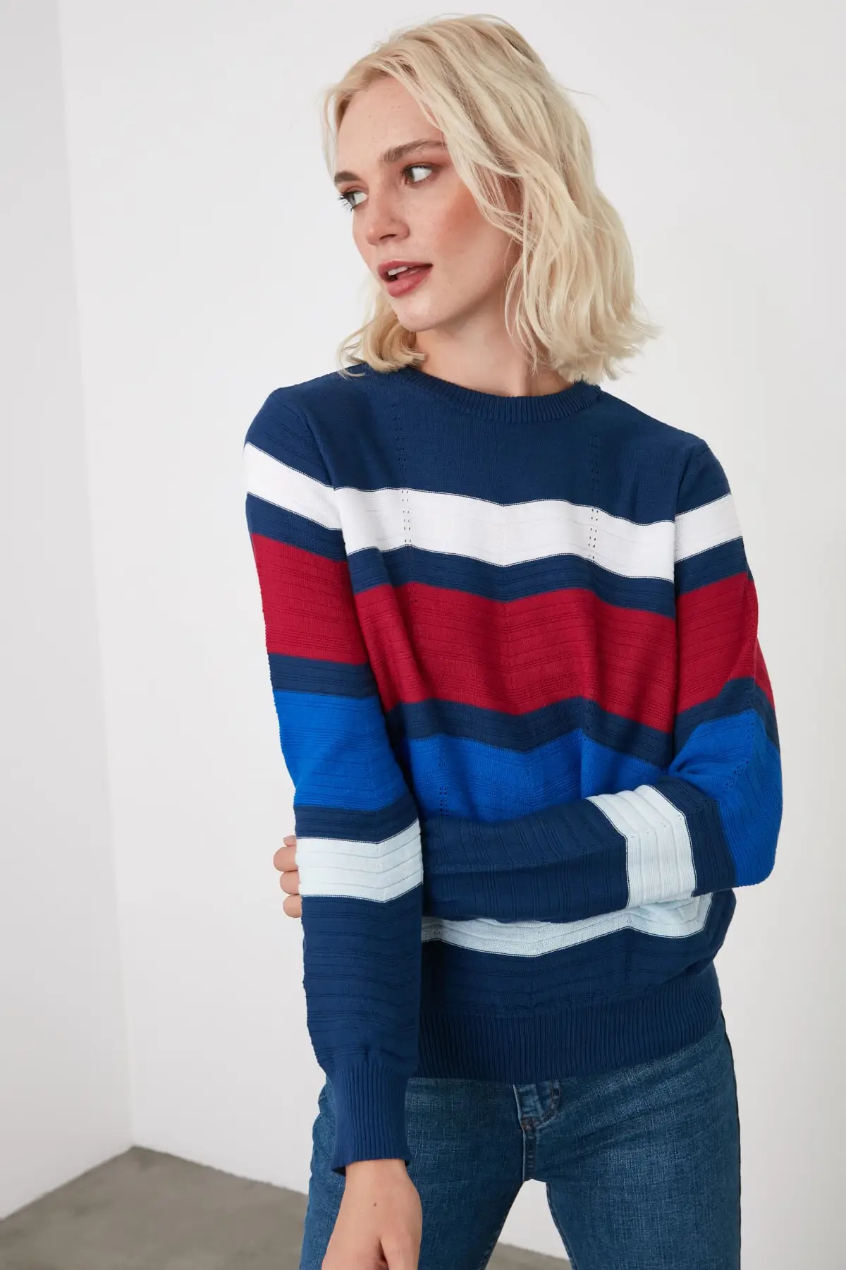 

Trendyol Zigzag Striped Knitwear Sweater TWOAW21KZ1747