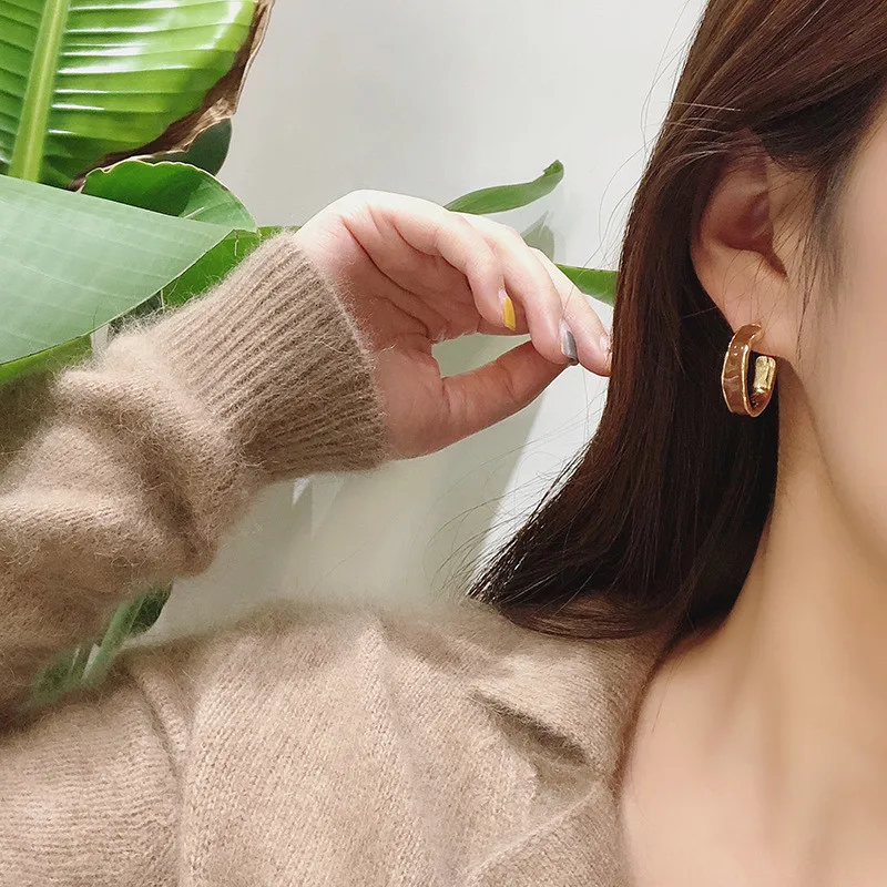 Креативные серьги подвески в форме букв с виде старинных путей эффектом