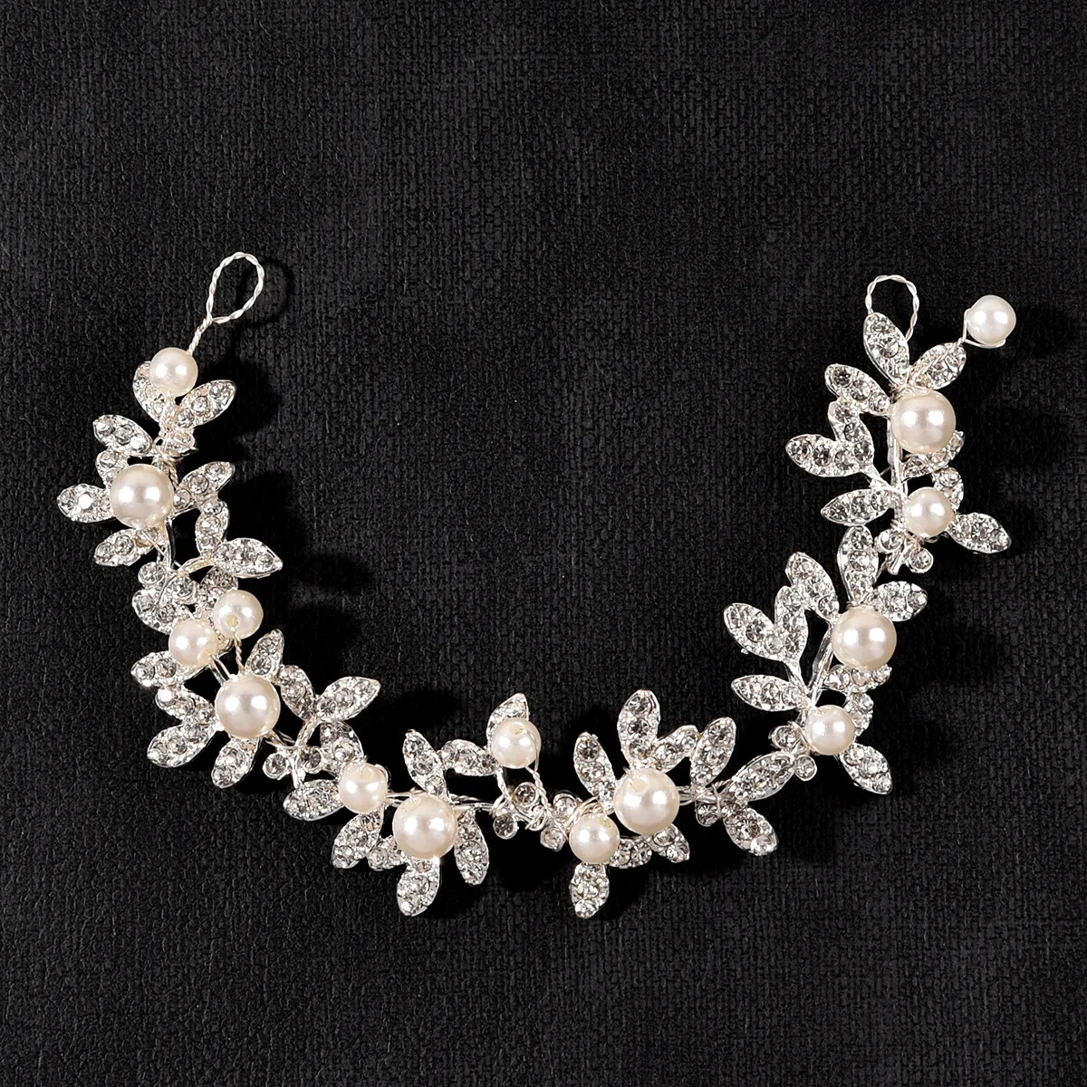 

Головная повязка в стиле бохо для женщин и девочек, свадебный головной убор ручной работы с жемчугом и листьями для невесты, заколка для вол...