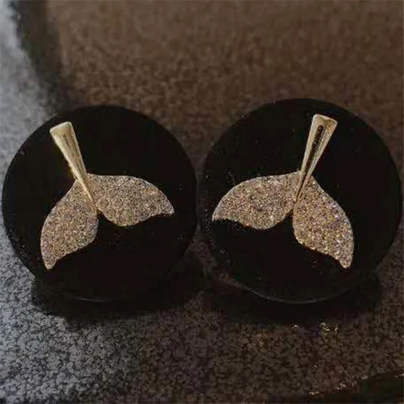 

New Korean Gold Mermaid Tail Earrings Stud For Women Black Sweet Geometric Dangle Drop Golden Earings 2021 Fashion Jewelry