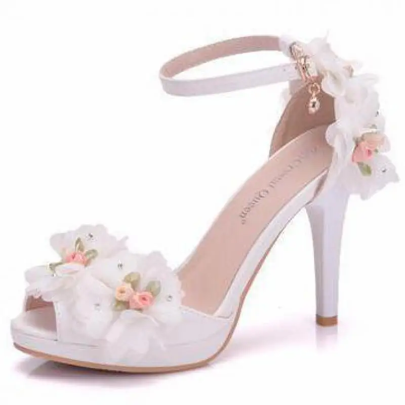 Женские свадебные босоножки на высоком каблуке с кружевными цветами белая